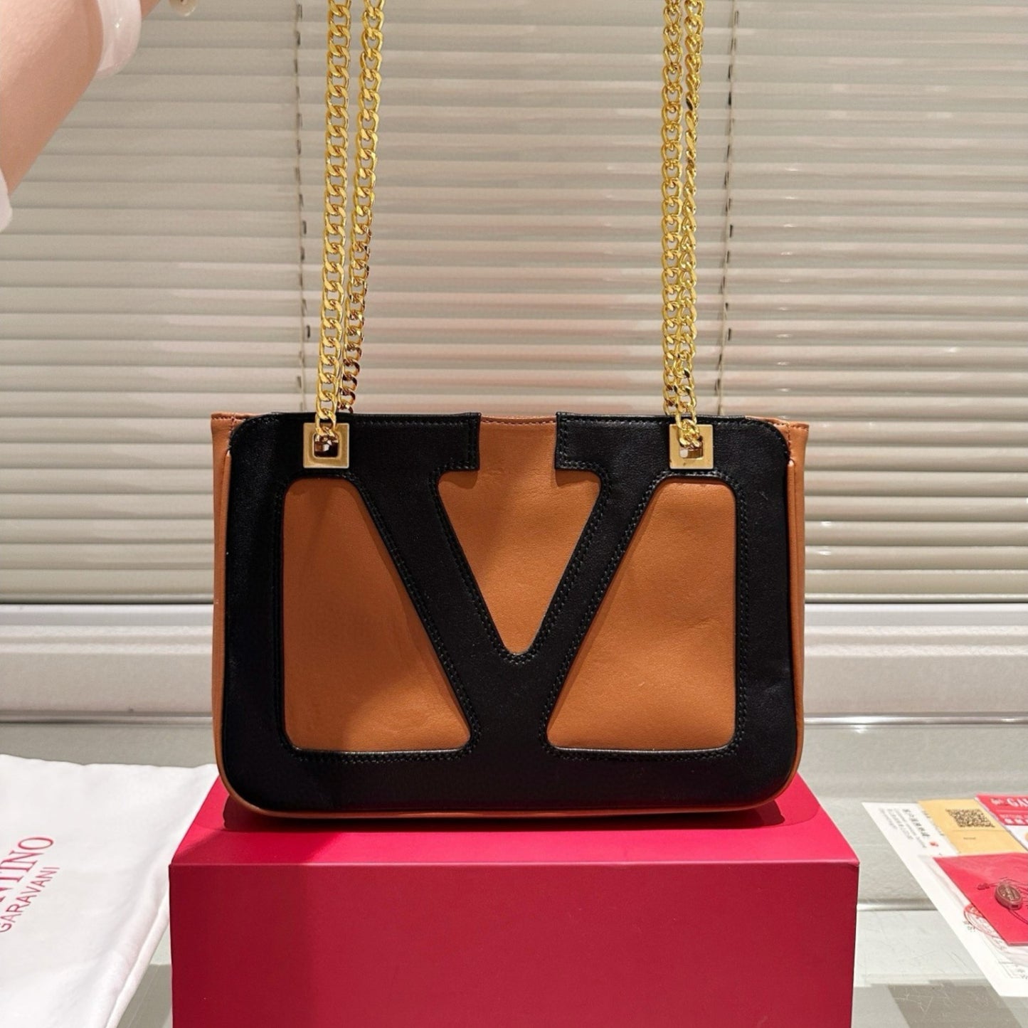 Valentino 28x19