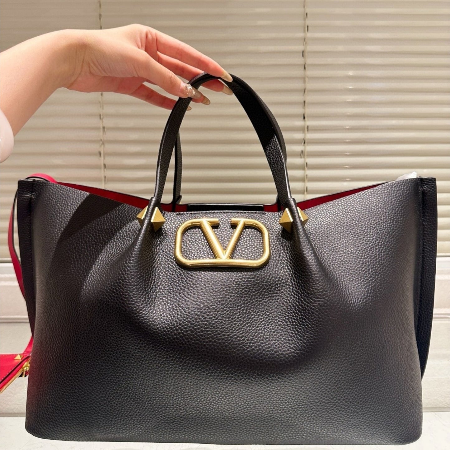 Valentino 37x24