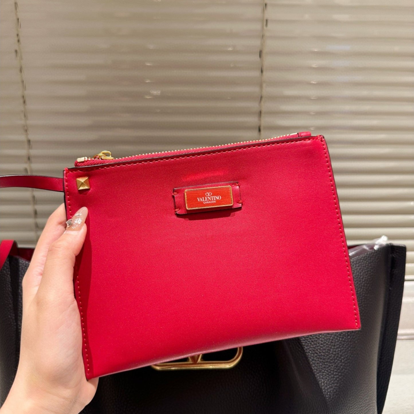 Valentino 37x24
