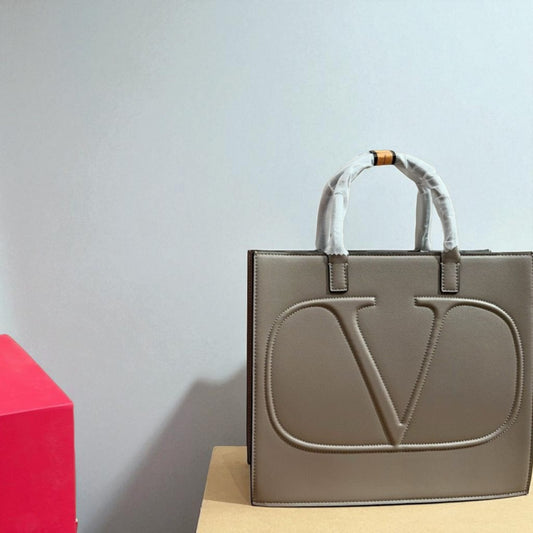 Valentino 31x26