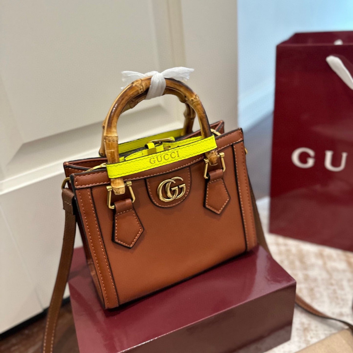 Gucci 21x21
