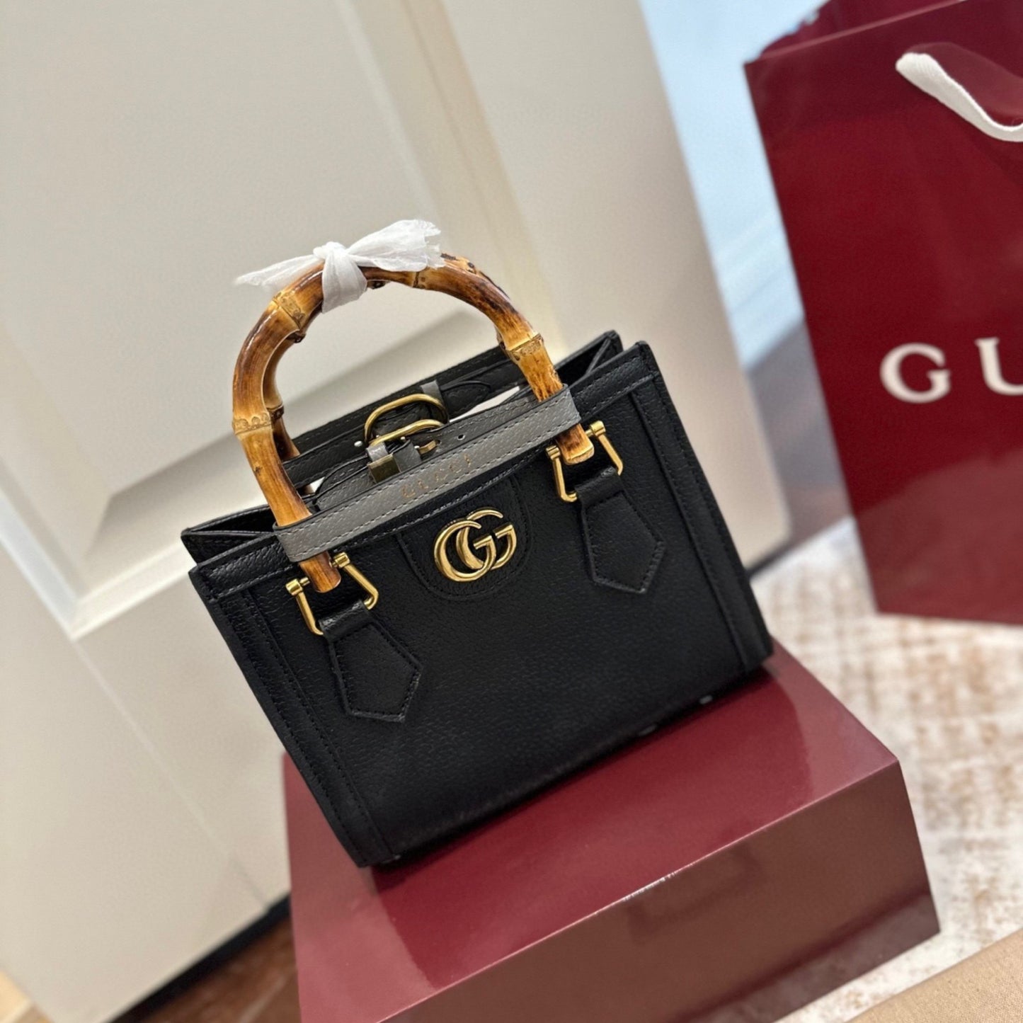 Gucci 21x21