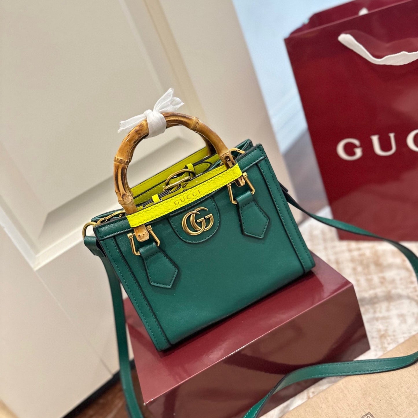 Gucci 21x21